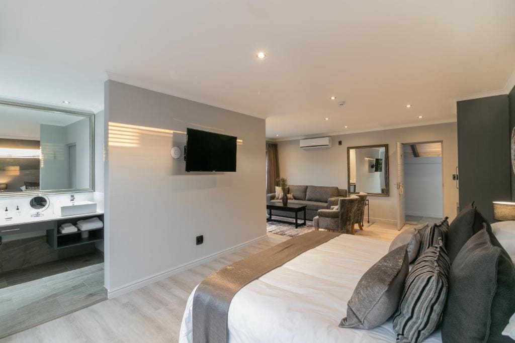 Double Room with Balcony room - Image 1