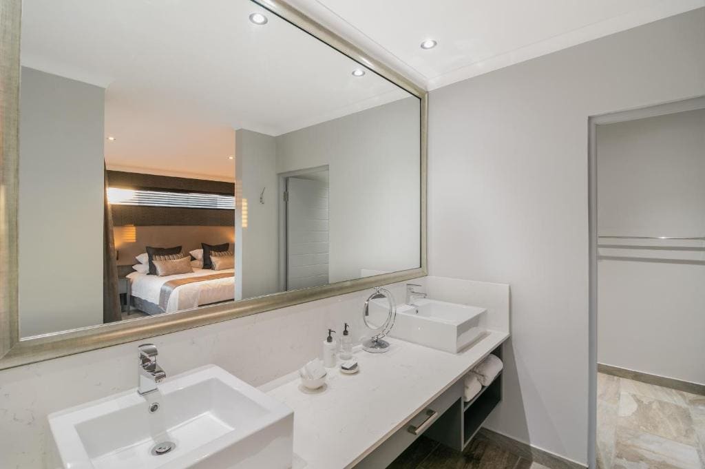 Double Room with Pool View room - Image 3