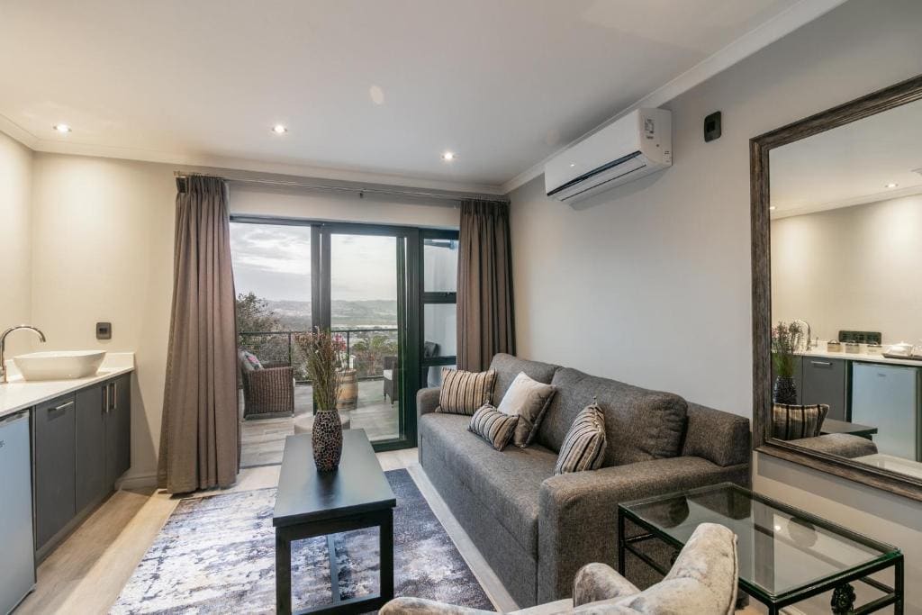 Double Room with Pool View room - Image 2