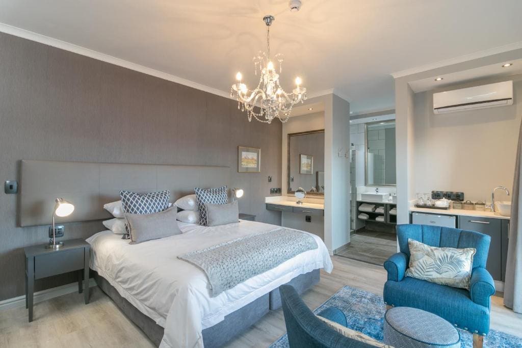 Double or Twin Room with Lake View room - Image 3