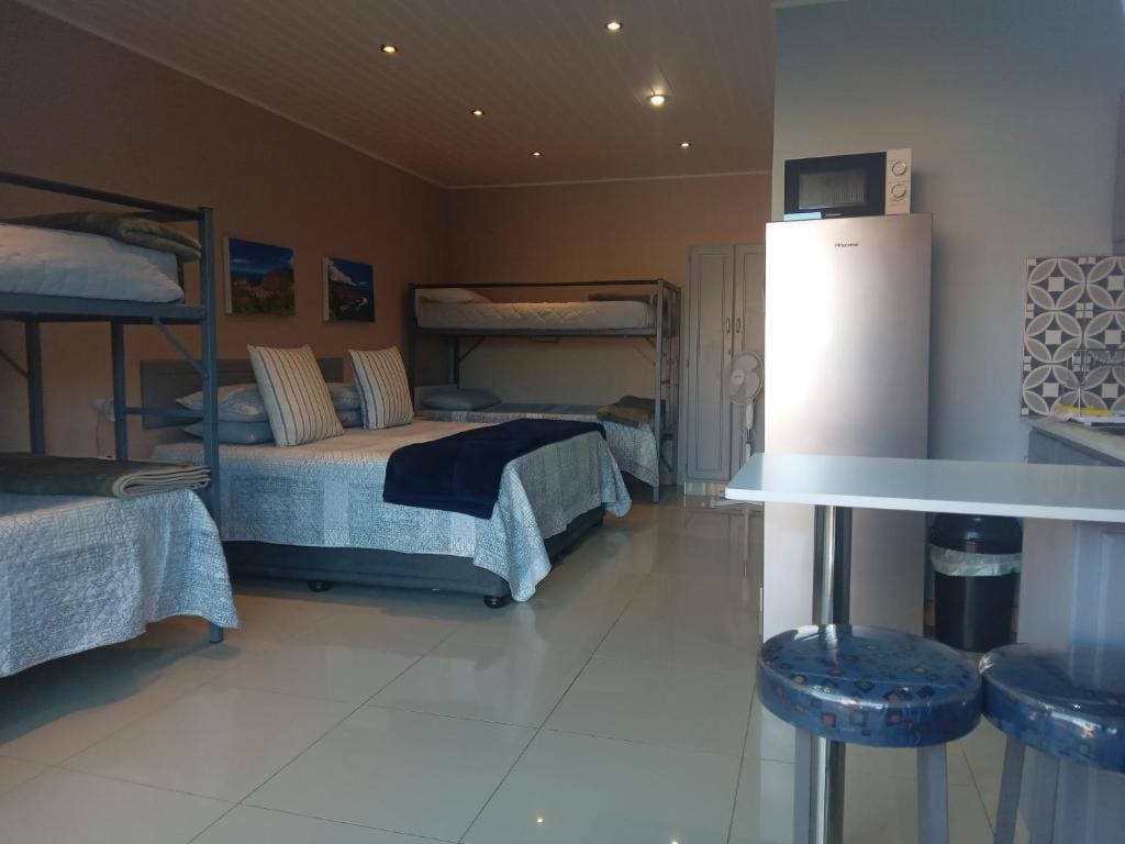 Family Room with Garden View room - Image 3