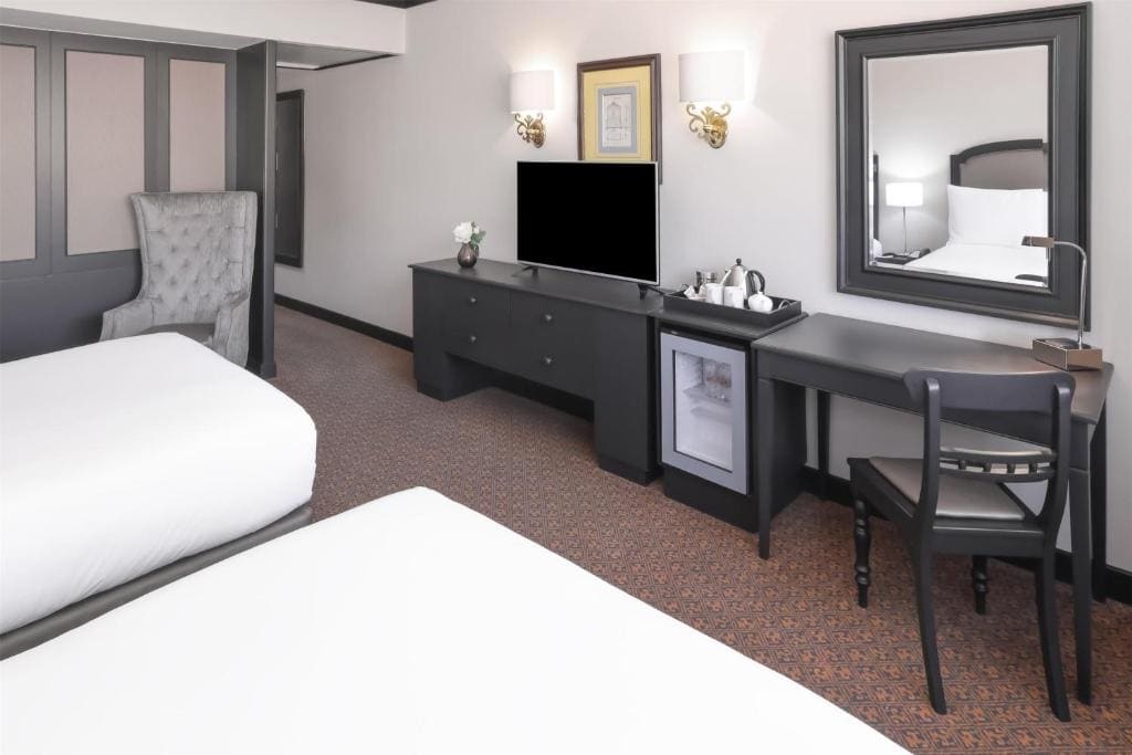 Double Room with Two Double Beds - Smoking room - Image 2