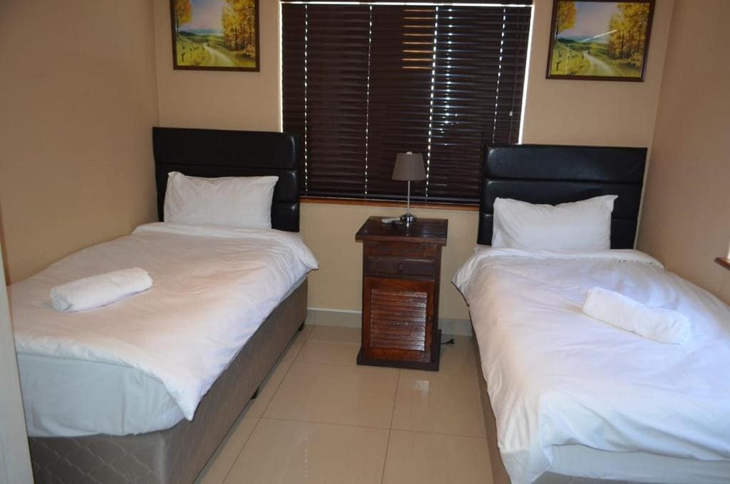 Deluxe Double Room with Shower room - Image 2