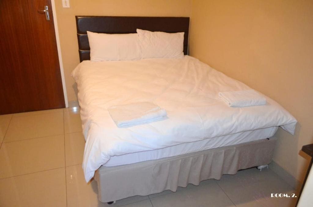Deluxe Double Room with Shower room - Image 3