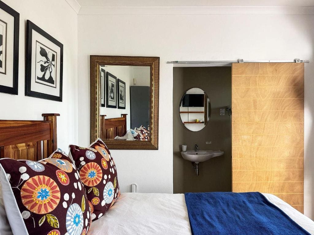 Small Double Room room - Image 1