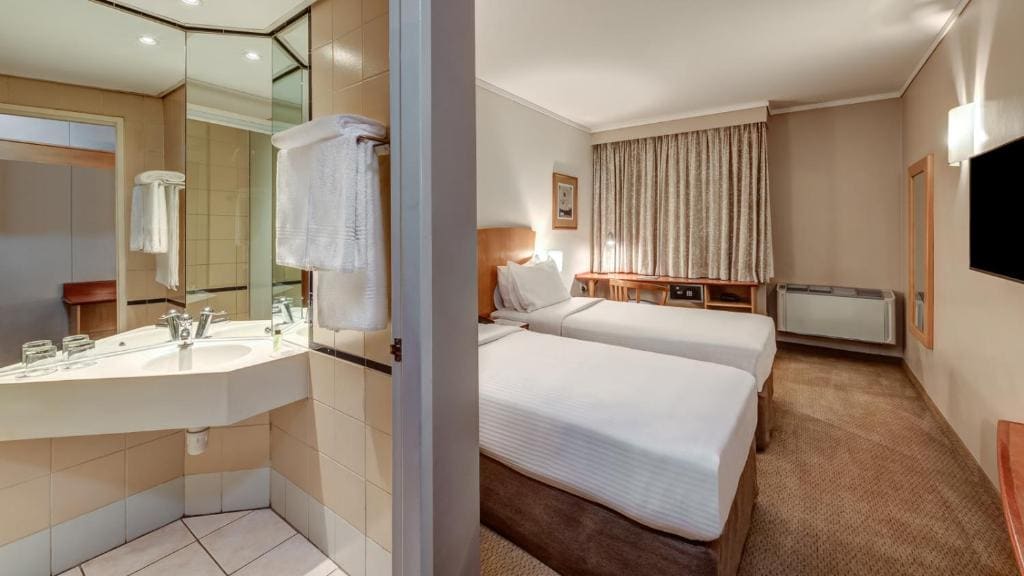 Standard Twin Beds Smoking room - Image 3