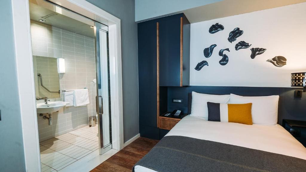 Contemporary Open Plan Room One Queen Bed Paraplegic room - Image 2