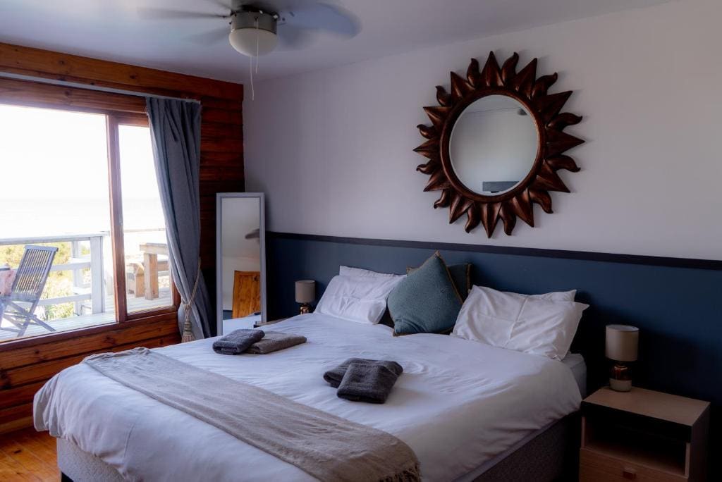 Double Room with Balcony and Sea View room - Image 2