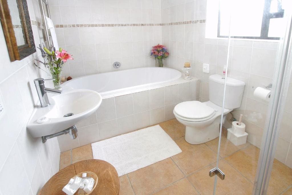 Luxury King or Twin Room with Pool View room - Image 2