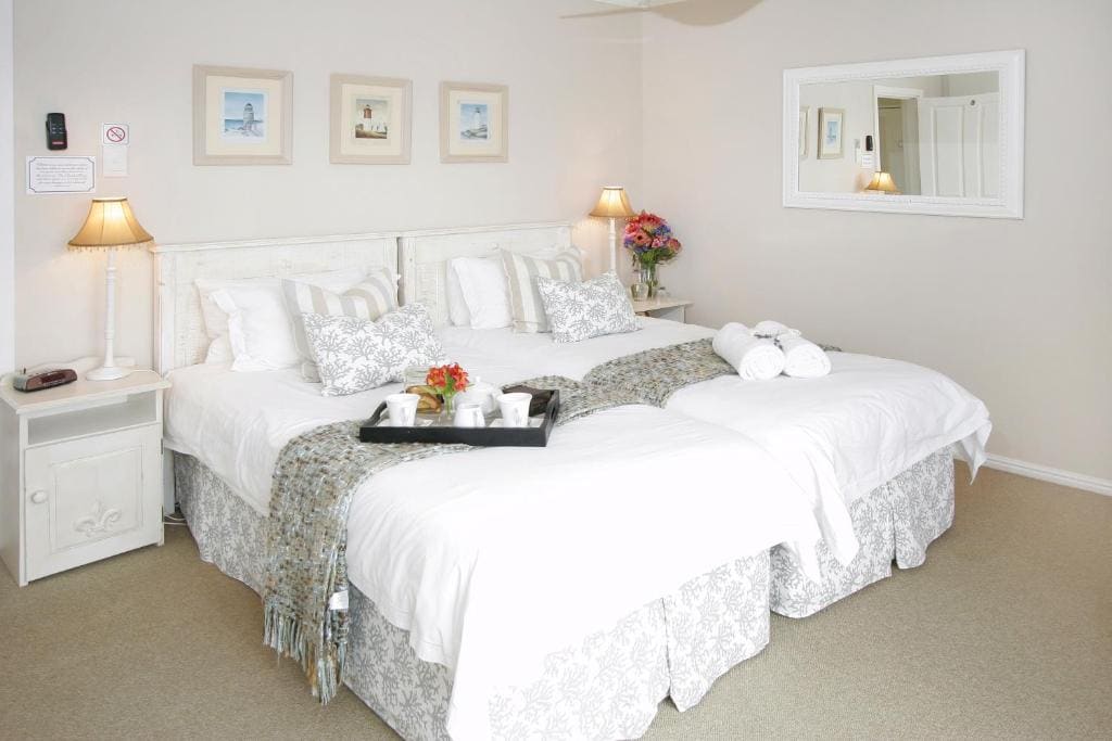 Luxury King or Twin Room with Pool View room - Image 1