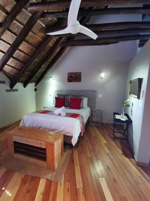 Family Room room - Image 3