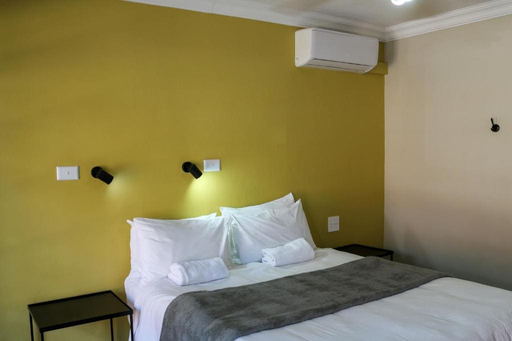 Deluxe Queen Room room - Image 1
