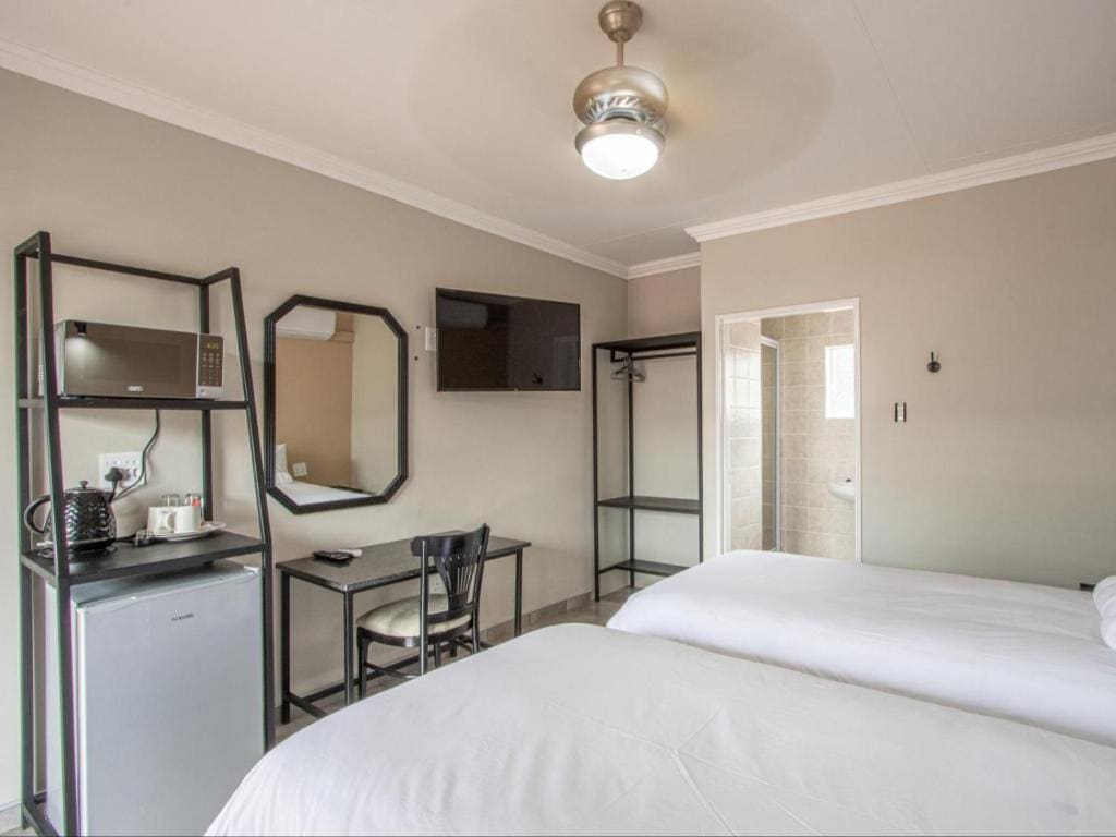 Deluxe Twin Room room - Image 1