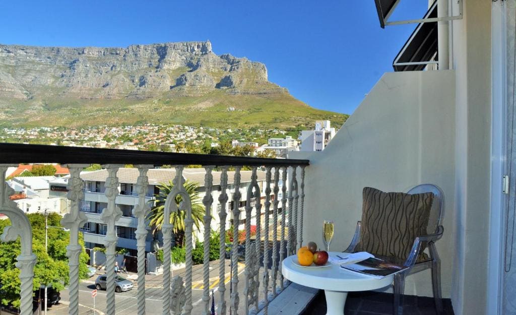 Suite with Table Mountain View room - Image 2