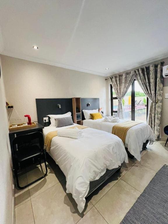 Double Room with Mountain View room - Image 3