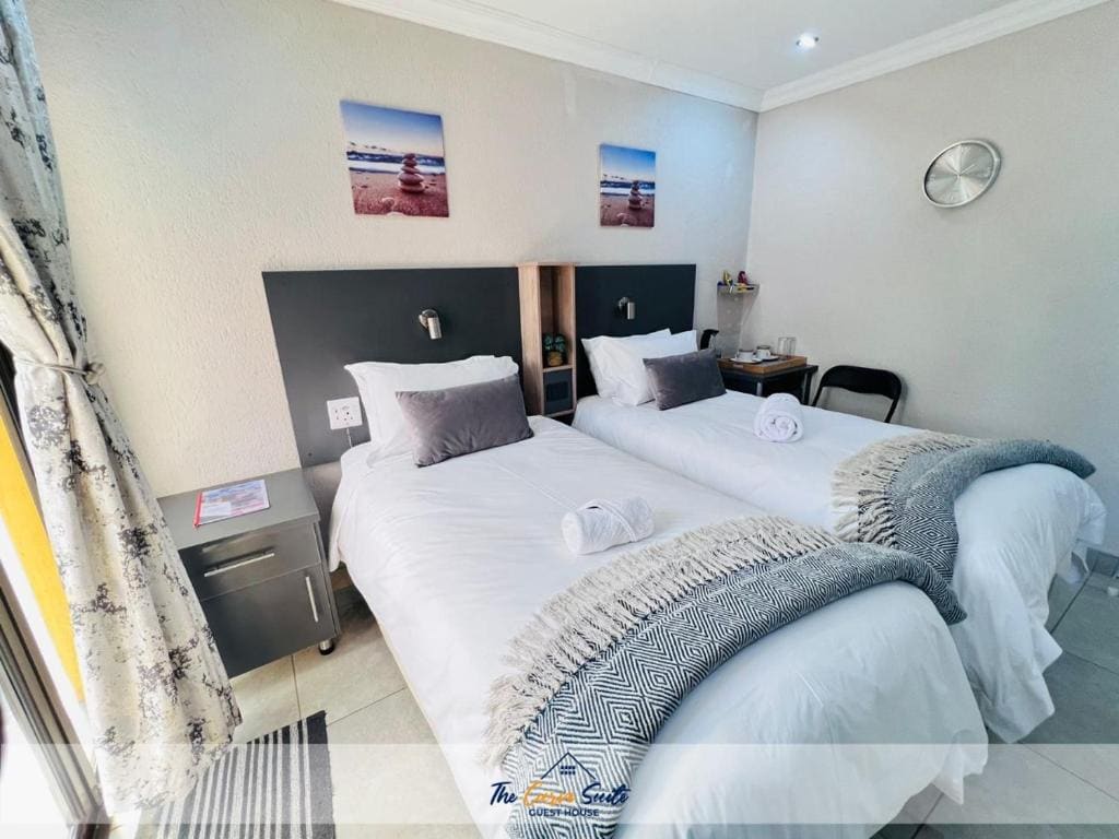 Double Room with Mountain View room - Image 1