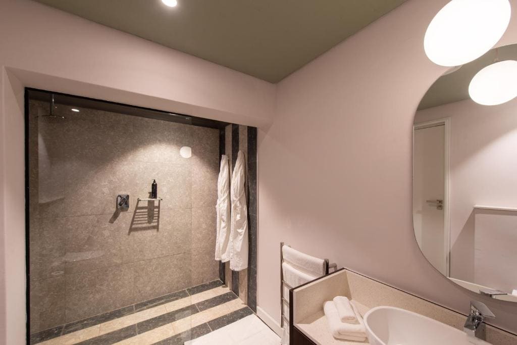 Deluxe Suite room - Image 2