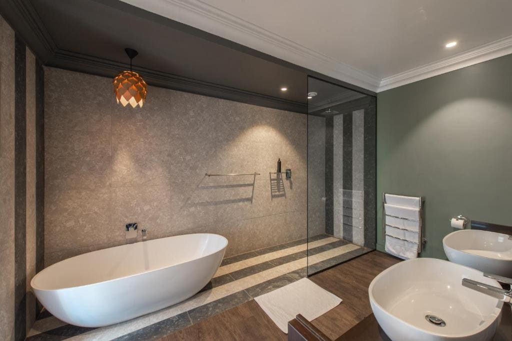 Executive Suite room - Image 1