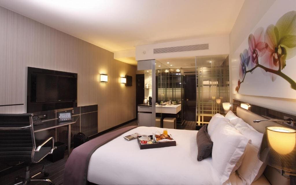 Luxury Queen Room with Balcony room - Image 1