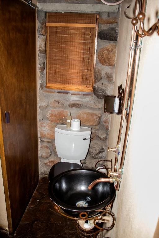 Stone Family Cottage room - Image 1