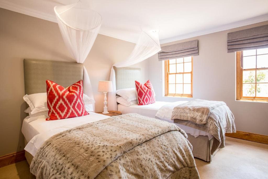 Family Room Includes 2 Game Drives room - Image 3