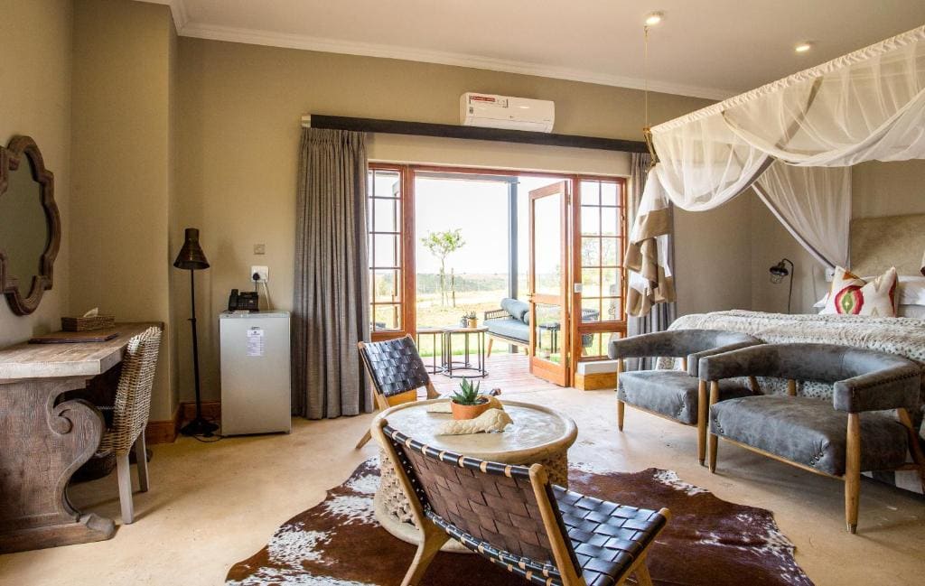 Family Room Includes 2 Game Drives room - Image 2