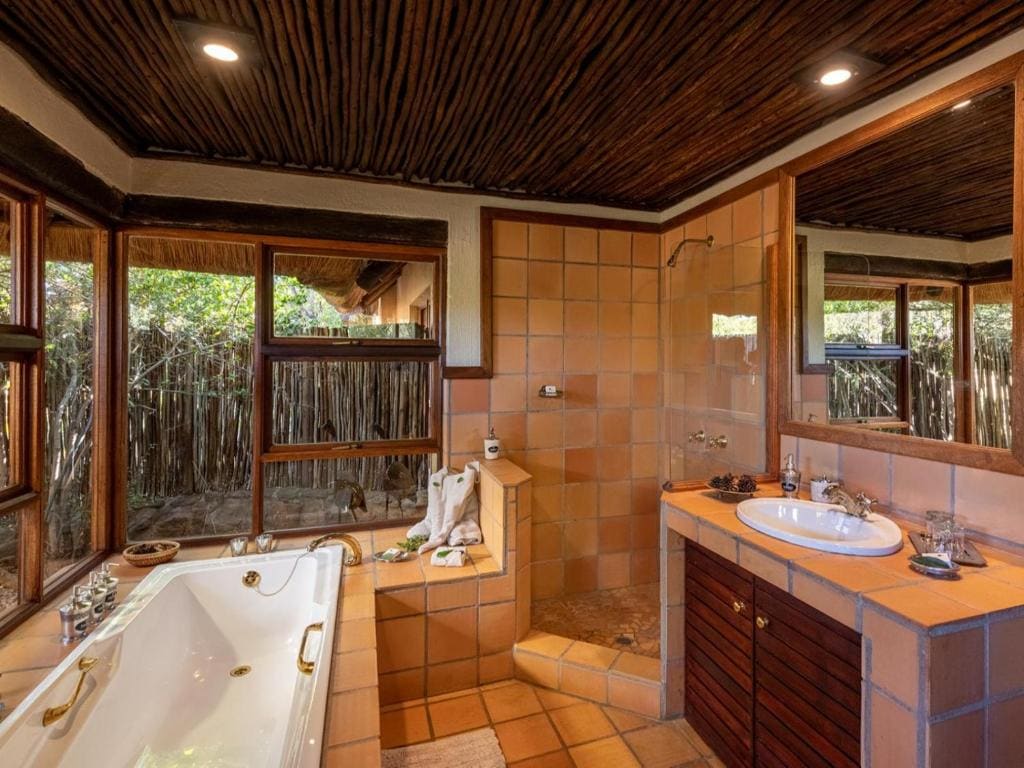 One Bedroom Suite room - Image 3