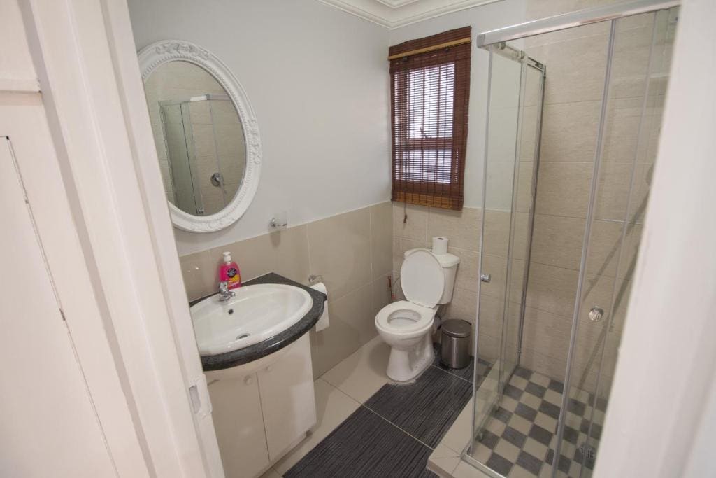 One-Bedroom Apartment room - Image 3