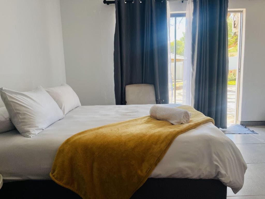 Double Room with Private Bathroom room - Image 3
