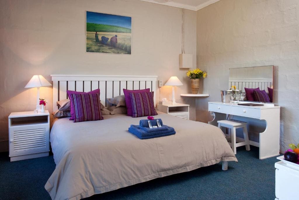 Double Room with Bath room - Image 3