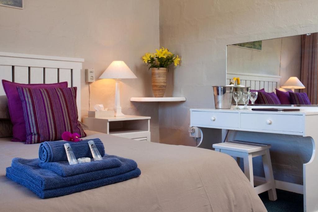Double Room with Bath room - Image 1