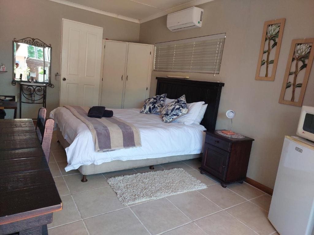 Twin Room with Private Bathroom room - Image 2