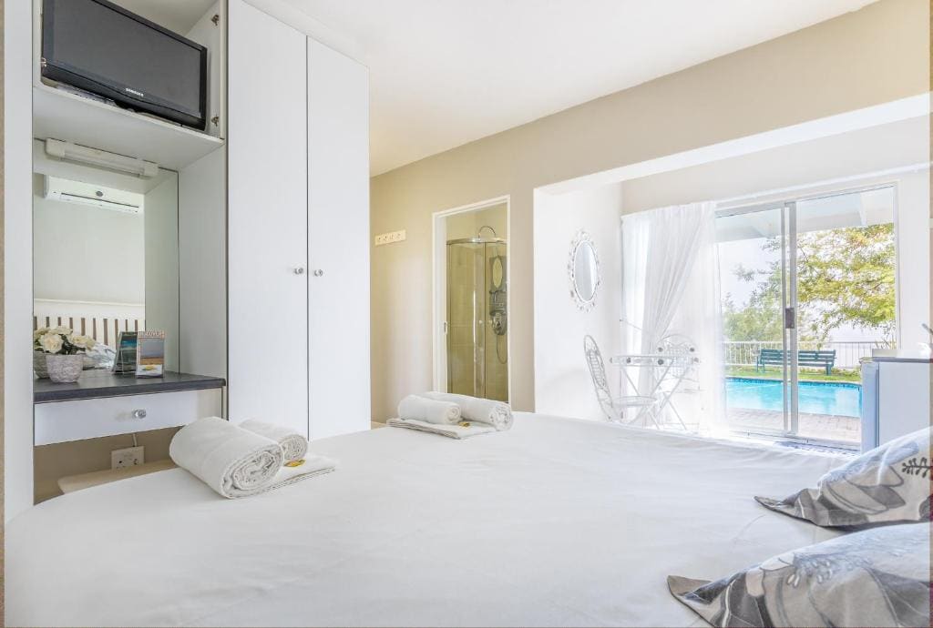 Honeymoon Suite room - Image 1