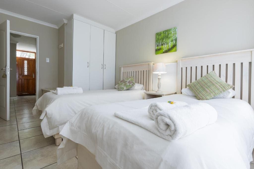 Family Room with Balcony room - Image 3