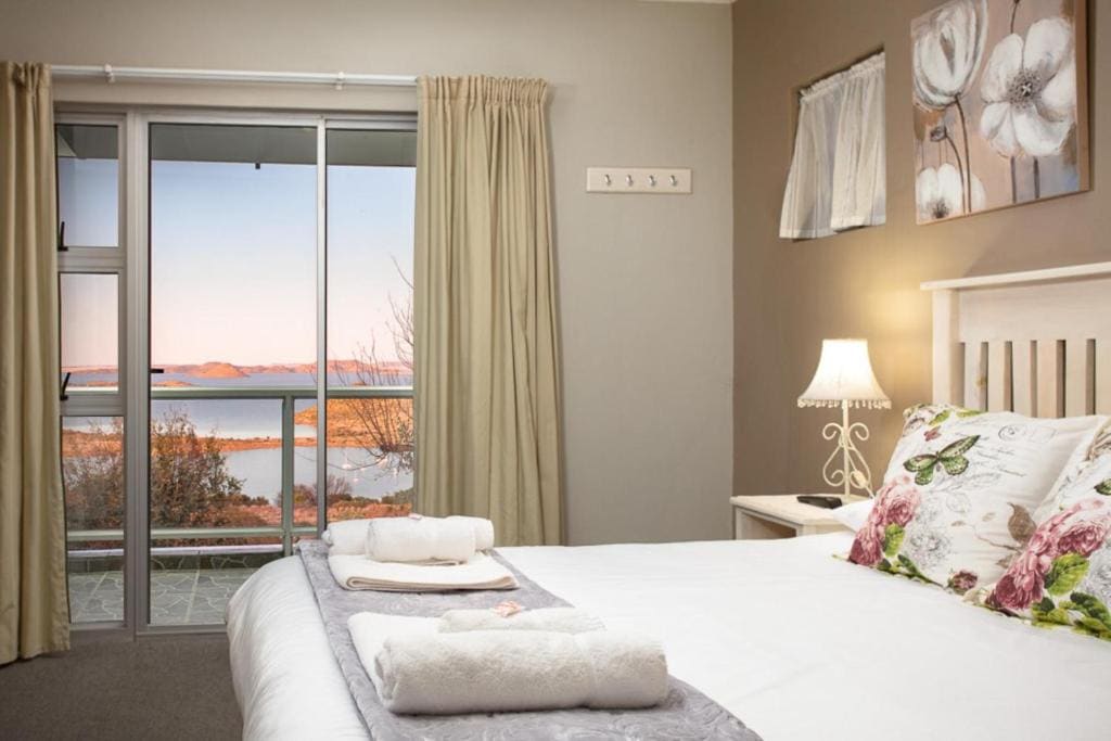 Deluxe Family Room room - Image 3
