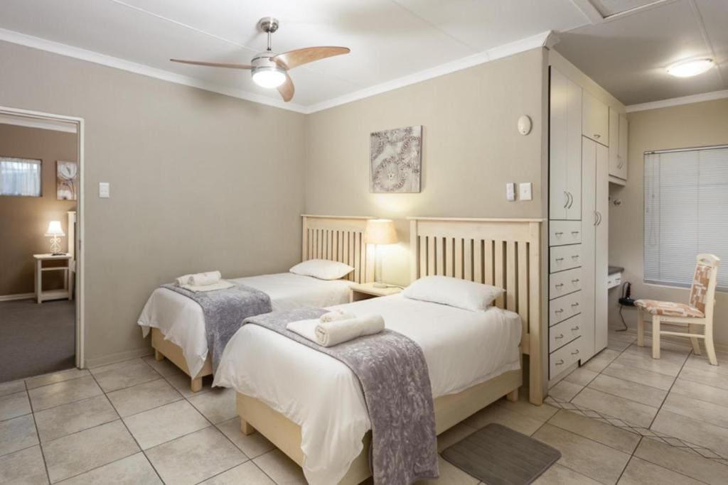 Deluxe Family Room room - Image 2