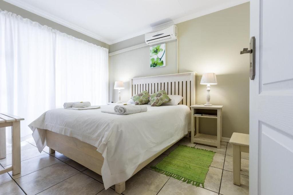 Family Room with Balcony room - Image 2