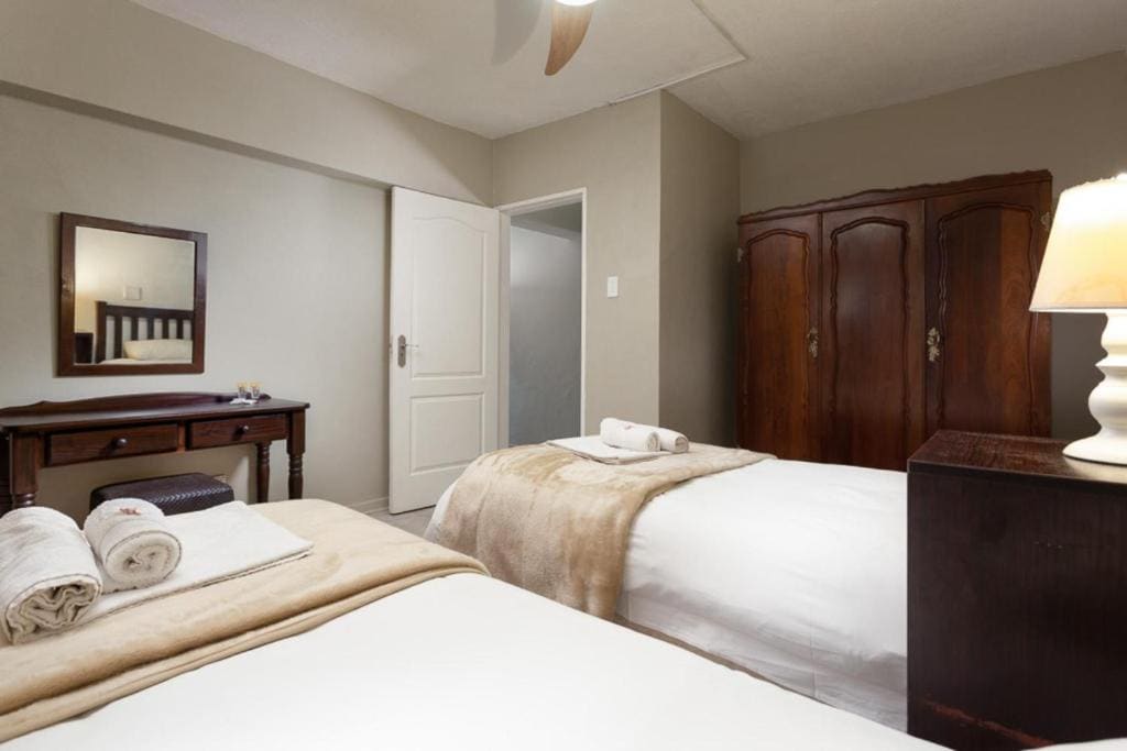 Family Room room - Image 3