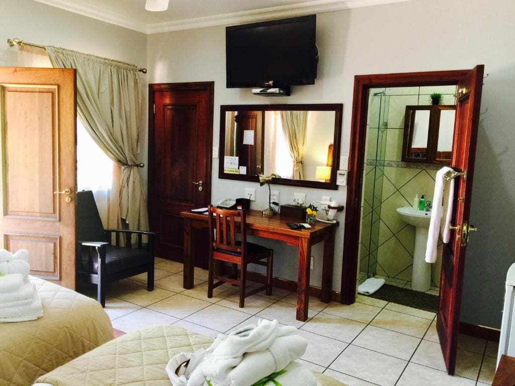 Standard Double Room room - Image 3