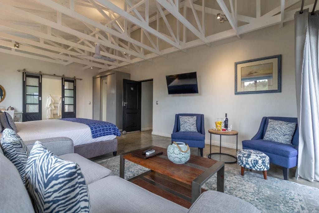 Deluxe Room with Patio room - Image 3