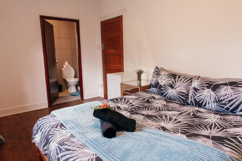 Double Room with Private Bathroom room - Image 3