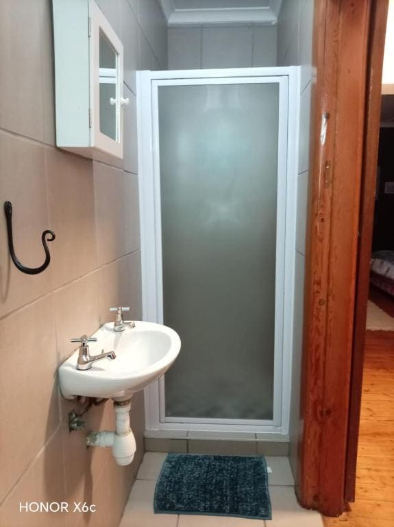 Family Room with Private Bathroom room - Image 3