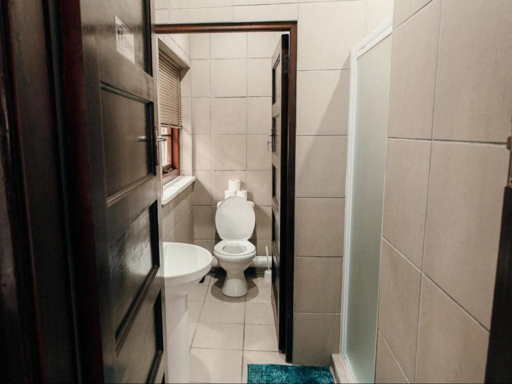 Triple Room with Shared Bathroom room - Image 1