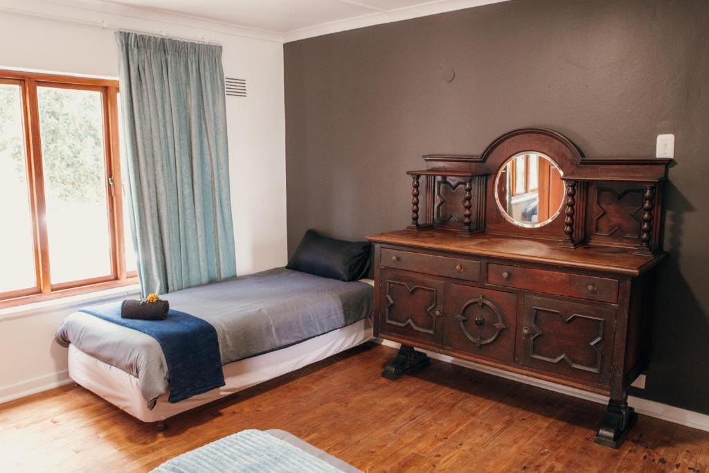 Triple Room with Shared Bathroom room - Image 3