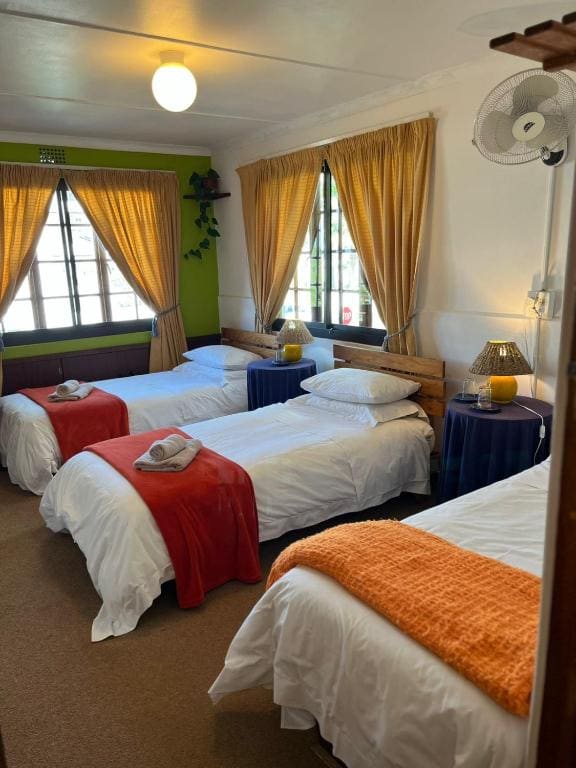 Standard Twin Room with Sofa room - Image 2