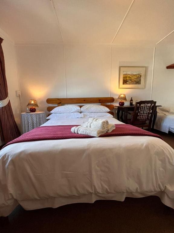 Triple Room with Shared Bathroom room - Image 2