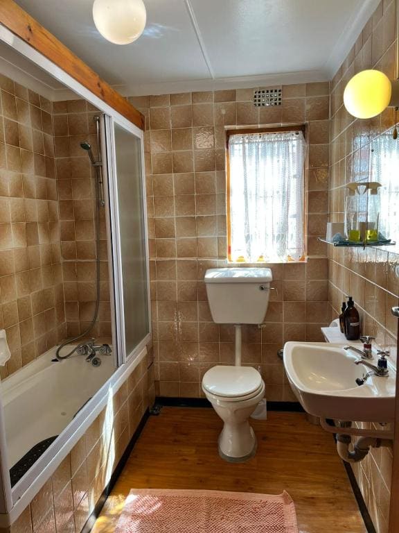 Triple Room with Shared Bathroom room - Image 3