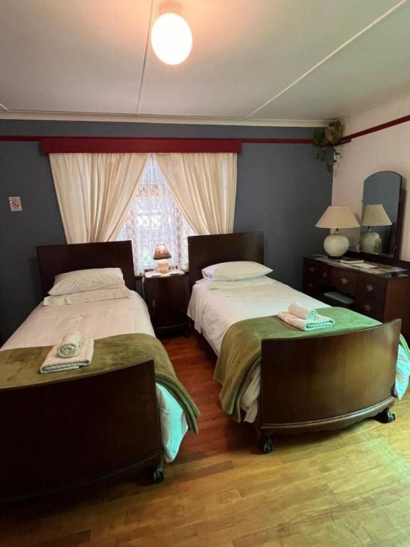 Twin Room with Private External Bathroom room - Image 3