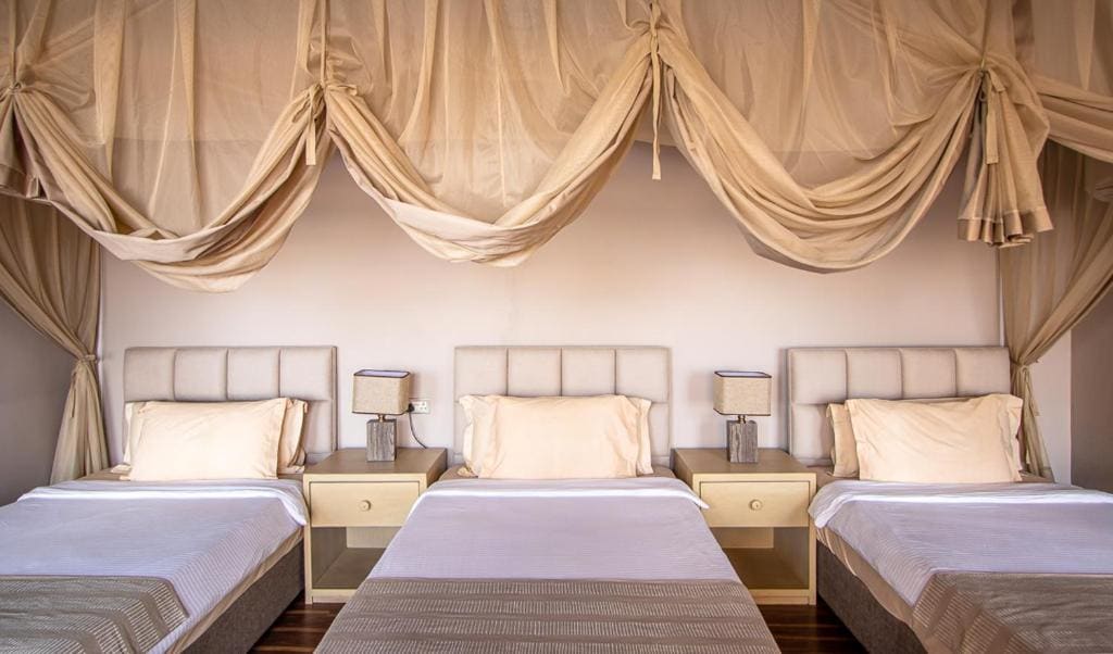 Deluxe Family Room room - Image 1