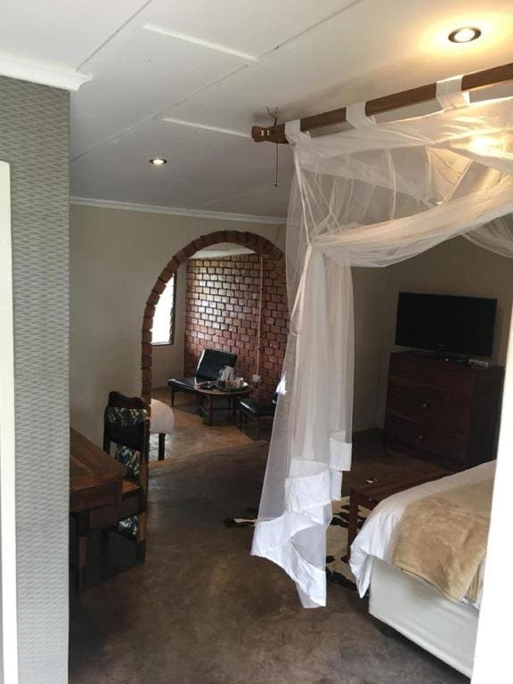 Deluxe Family Room room - Image 3
